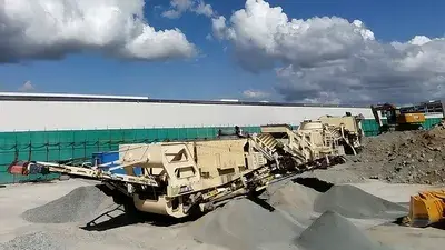 مشروع تكسير متنقل لإنشاء الطرق والجسور في يونفو، قوانغدونغ (300 طن/ساعة)