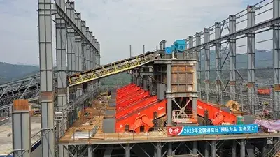 غربال اهتزازي مستخدم في مشروع الركام في Yinkeng، تشينغيوان، قوانغدونغ