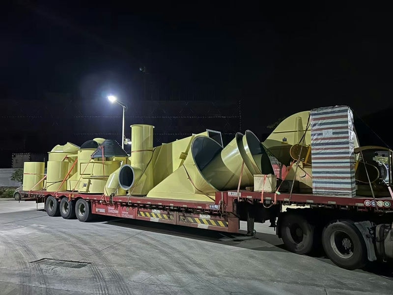 Leimeng crushing plant equipment night loading for overseas shipment